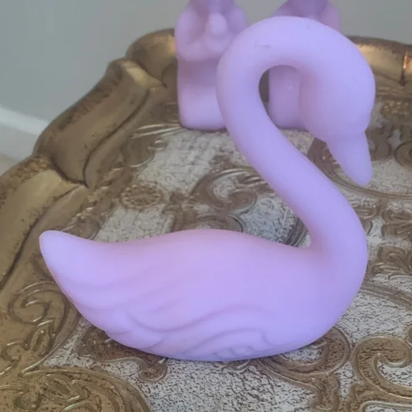 Fenton Lavender Satin Swan Figurine - Picture 4 of 9